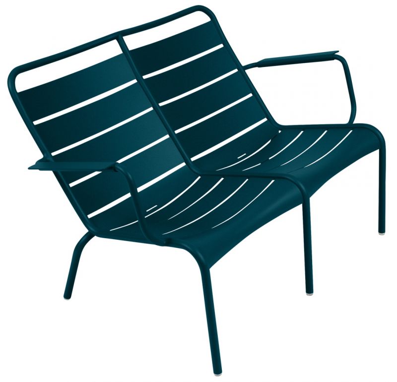 Blauer Luxembourg Sessel Duo von Fermob, moderner Outdoor Sessel aus Metall mit Armlehnen.
